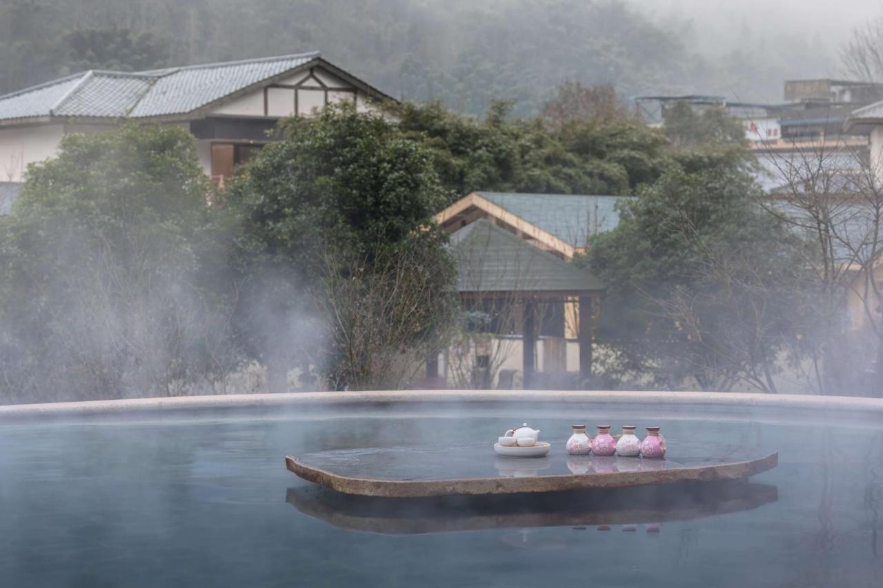 Howard Johnson Huashuiwan Hot Springs Resort Τσενγκντού Εξωτερικό φωτογραφία