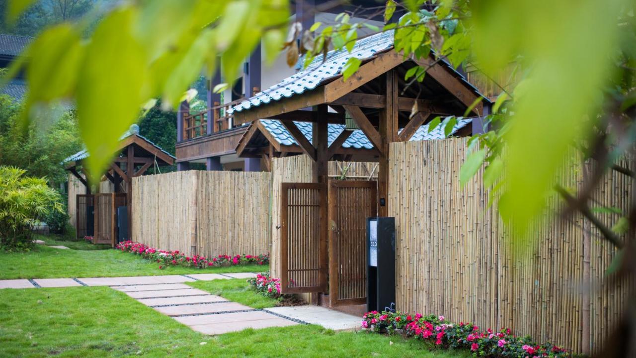 Howard Johnson Huashuiwan Hot Springs Resort Τσενγκντού Εξωτερικό φωτογραφία